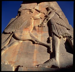 理想化されたヒーローキング、Xerxes（紀元前519〜465年頃）、モンスターを刺す、Xerxesの玉座ホールの詳細、紀元前480年頃（179110を参照）