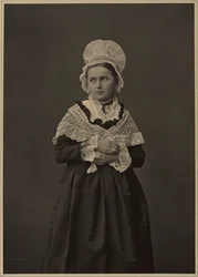 ロレーヌドレスを着た女性c。 1860〜70年代。