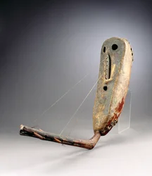 ハープ（皮と木）