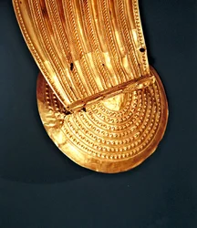 首輪、ティペラリー州アードクロニー、青銅器時代後期、紀元前800～700年（金）（詳細）（390400も参照