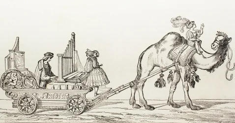ラクダの引く馬車の中で演奏するオルガン奏者パウル・ホファナー 1880年頃（エングレーヴィング