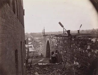 リッチモンド & ピーターズバーグ鉄道橋の遺跡、バージニア州リッチモンド、カリフォルニア州。 1865年。