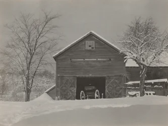 納屋と雪