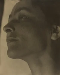ジョージア・オキーフ、1922年。