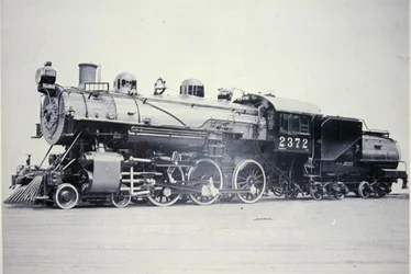 サザン パシフィック鉄道のエンジン 2372 クラス T-32 (白黒写真)