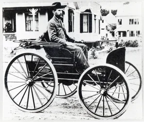 チャールズ・デュリアとフランク・デュリアが設計・製造したアメリカ初の自動車