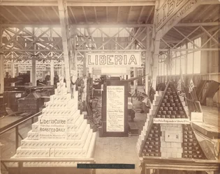 リベリアの石鹸とコーヒーの展示、農業ホール、フィラデルフィア百周年記念展、1876年（アルブメンプリント）