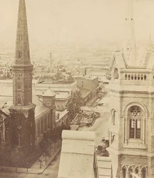Castner Scrapbook Collection」より市庁舎から見たノース・ブロード・ストリート、1875年頃（アルメン・プリント）