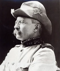 1898年、米国第1義勇騎兵隊の中佐に就任したセオドア・ルーズベルト（モノクロ写真