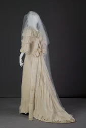 ウェディングドレス、1892年