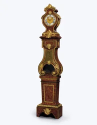 リージェンシーオルモルに取り付けられたクォーターストライククロック、1720年頃（オルモル、真ちゅう製の象眼細工、着色されたホーン、キングウッド）