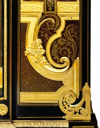 ルイ14世プチアモワーズ、c.1700-10（オルモル、真ちゅう、べっ甲、黒檀、寄木細工）