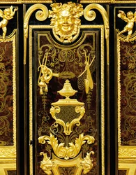 ルイ14世プチアモワーズ、c.1700-10（オルモル、真ちゅう、べっ甲、黒檀、寄木細工）