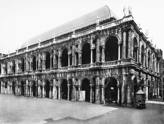 1549-1614に建てられたバシリカパラディアーナのファサード