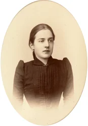 Alexandra Treugut、c1888-c1892