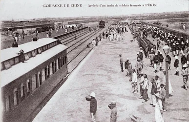 1900～1901年頃の中国キャンペーン写真の中で、フランス兵の列車が北京に到着した様子 - 個人蔵