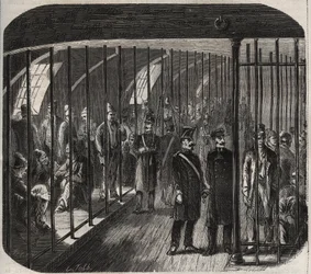 1851年12月8日の政令に基づき、トゥーロンからカイエン（ガイアナ）への護送中に船内に到着した軍人たち。ピエール・ザッコーネ（1817-1895）の「Histoire des bagnes depuis leur création à nos jours」（1877年）に掲載されている版画（コロニア・ペナーレ-ペナル・コー