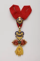 金の羊毛勲章（Order of the Golden Fleece）。Austrian Golden Fleece - Reduced badge - 1850-1900 - Gold and Emals - H: 7.6 cm, W: 4.5 cm, Weight: 42 g - Private collection