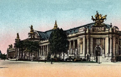 パリ：1900年にオープンしたグランパレの外観。パリ市の「芸術アルバム」に掲載されている1920年の写真。個人蔵。
