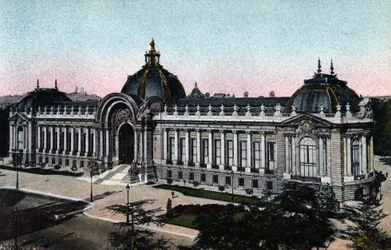 パリ：1900年にオープンしたプティ・パレの外観、パリ市の「芸術アルバム」に掲載されている1920年の写真