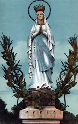 1900年頃、Lourdes - Hautes Pyrenees (65)で戴冠した処女。