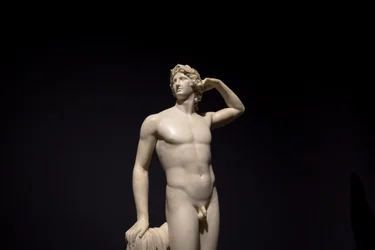 ミラノ、イタリア - 2020年6月: 古代の彫刻「自ら鳴くアポロン」1782年 - 2019年、アント... (写真)