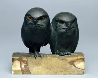 2匹のフクロウ、1903年から2004年（ブロンズとオニキス）