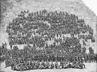1915年1月10日、AIF第3旅団第11大隊のすべての元の将校と男性のグループの肖像画