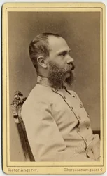 ハプスブルク＝ロレーヌ家出身のオーストリア皇帝フランソワ・ヨーゼフ（1830-1916）とハンガリー王（1867-1916）の肖像。ウィーンのヴィクトル・アンゲラー工房の写真。