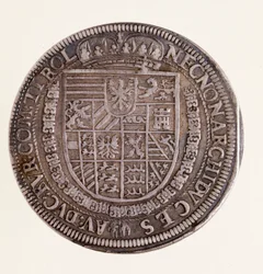 チロルの銀貨（ターラー）：皇帝ルドルフ2世（ロドルフ2世）の時代（1552-1612年）。直径4cm ナポリ、国立考古学博物館