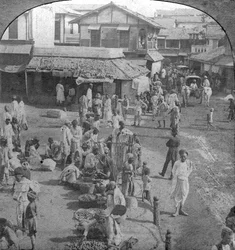 1902年、インドのアーメダバードの市場。