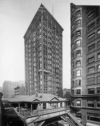 フィッシャー・ビルディング（米国イリノイ州シカゴ、1896年頃）（モノクロ写真