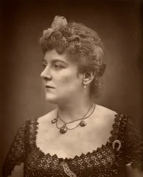 ジムペンマン、1886年のイギリスの女優ヘンリエッタリンドリー