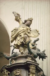 Pulpit of Verityとも呼ばれる説教壇、詳細：聖ミカエルとドラゴン、1749（金箔、木材、寄木細工）（252679および252680も参照）
