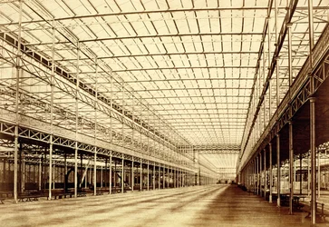 1852年3月、ハイドパークのクリスタルパレスの身廊（カロタイプネガからのアルブメンプリント）