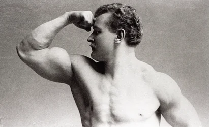 ドイツのボディービルダーEugen Sandowのスタジオでの写真の肖像画