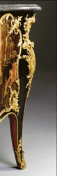 ルイ15世の箪笥、1740年頃（オルモルに取り付けられたチャイニーズブラック、ポリクローム、ギルトラッカー、蛇紋石、大理石、ヴェルニス）
