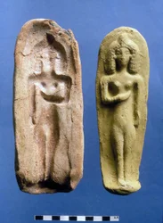 豊穣の女神の小像と、それを鋳造した型、紀元前8-7世紀頃