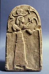 生命の木、カナン時代（1500-1200 BC）を崇拝する神を描いた石碑（石灰岩）