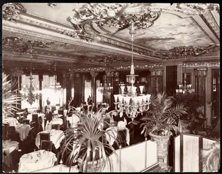 ホテルサボイのダイニングルーム、1895-96年頃（銀ゼラチンプリント）