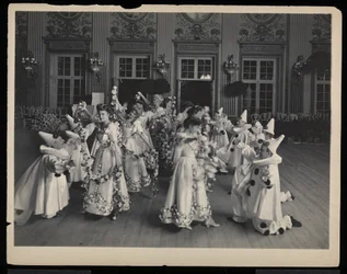 1905年1月31日、ニューヨークのジェームズヘイズンハイドボールで踊る（シルバーゼラチンプリント）