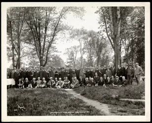 1919年6月12日、コネチカット州ミルフォードのグリスウォルドのオアシスにあるホテルマネージャー（シルバーゼラチンプリント）