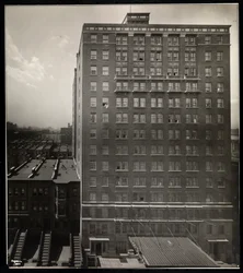 ホテルロバートフルトン、228 West 71st Street、ニューヨーク、1920（銀ゼラチンプリント）