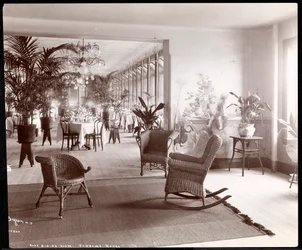 ヴァンドームホテルの屋上ダイニングルーム、1903年（銀ゼラチンプリント）