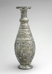 ゲーム、シーフード、ワインのシーンを備えたEwer（Pitcher）、300年代後半（金メッキの痕跡のある銀）