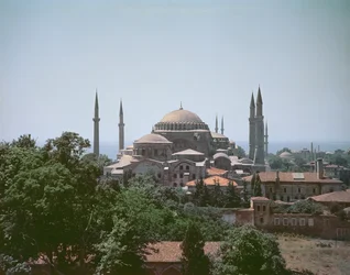 AD 537に建てられたハギアソフィア大聖堂の眺め