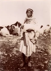 子羊を運ぶ羊飼いの少年、1894-1914年頃