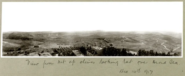 1917年12月14日、死海を見下ろすオリーブ山からの眺め