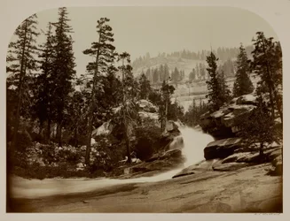 カリフォルニア州ヨセミテ、ネバダ滝、カスケード