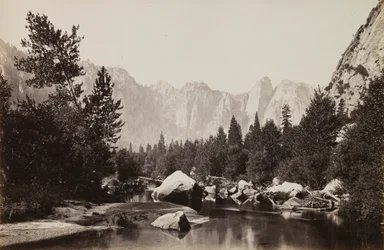 マーセド号、カセドラル ロックスの遠景